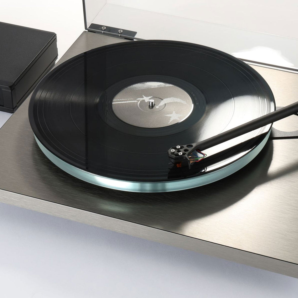 Rega: Planar 6 RS Turntable w/ ND9 Cartridge - Aluminum