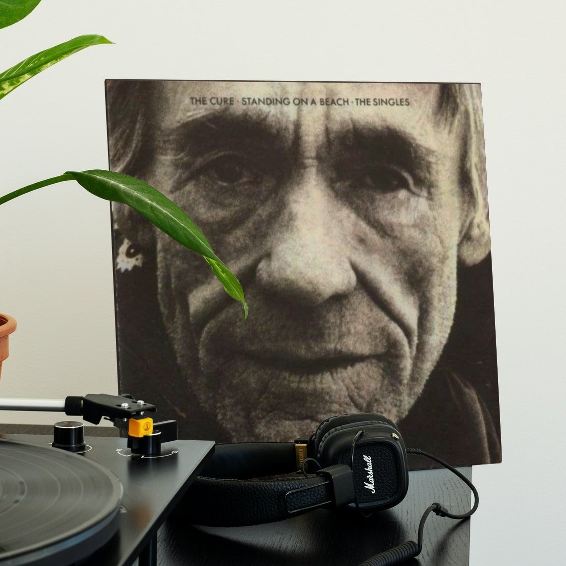 The Cure - Standing On A Beach - The Singles -