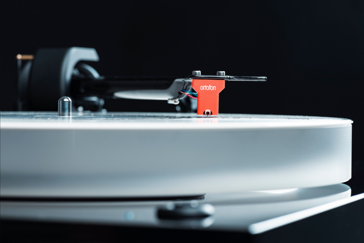 Pro-Ject: X2 B Balanced Turntable